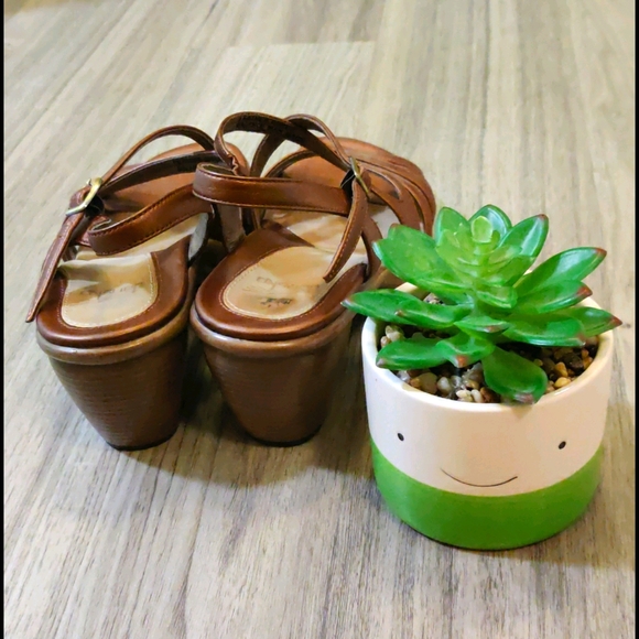 Dansko leather bronze sandals size 9 - Picture 2 of 5